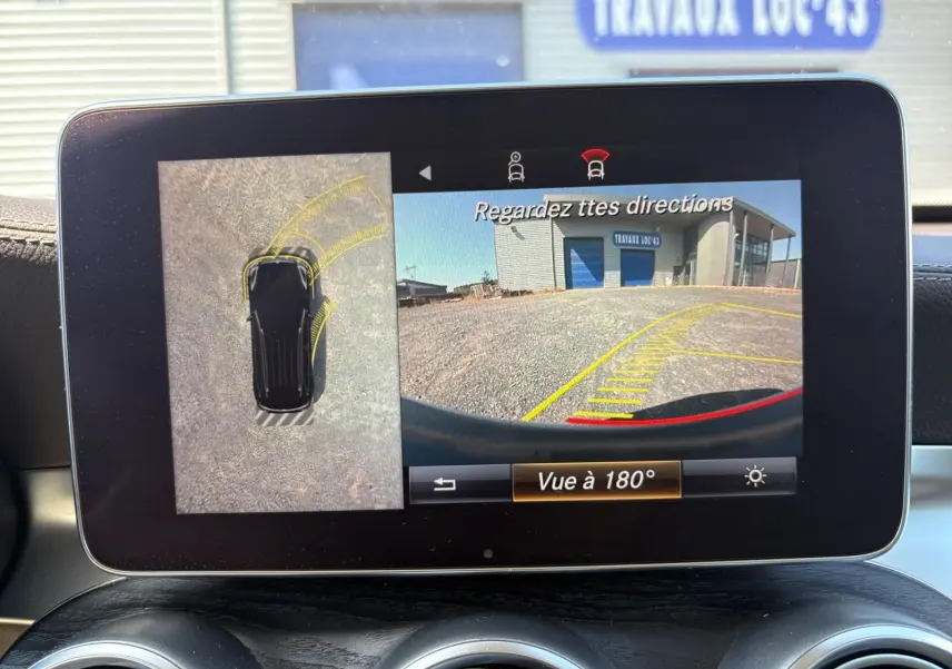 Écran central montrant la caméra 360° et vue arrière 180° du Mercedes GLC 350 E Hybrid Fascination 2017.