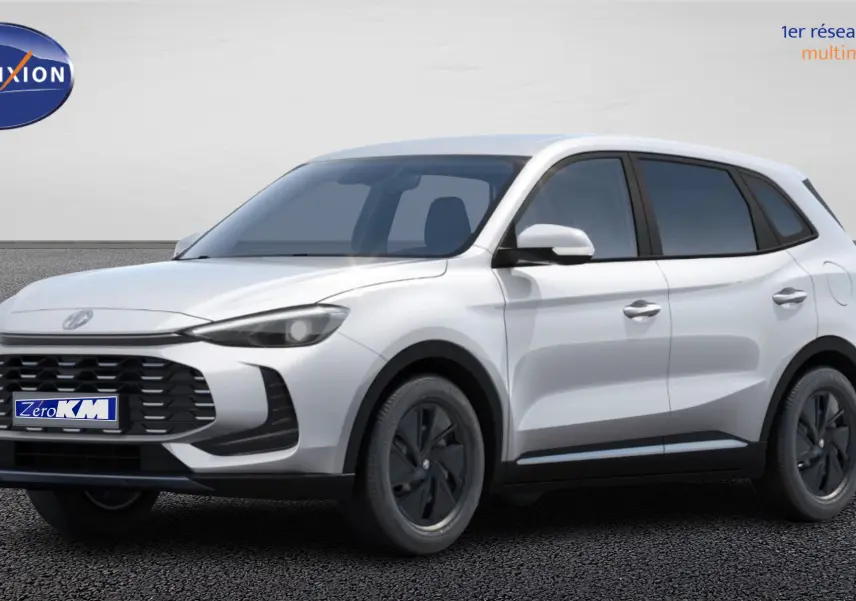 MG ZS 1.5 L Hybrid+ blanc Dover White en 3/4 avant droit avec calandre noire et jantes noires.