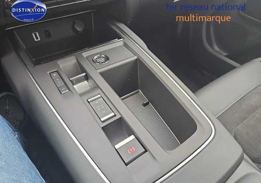 Console centrale noire avec bouton start/stop et commandes de boîte automatique dans l'habitacle du Citroën C5 Aircross.