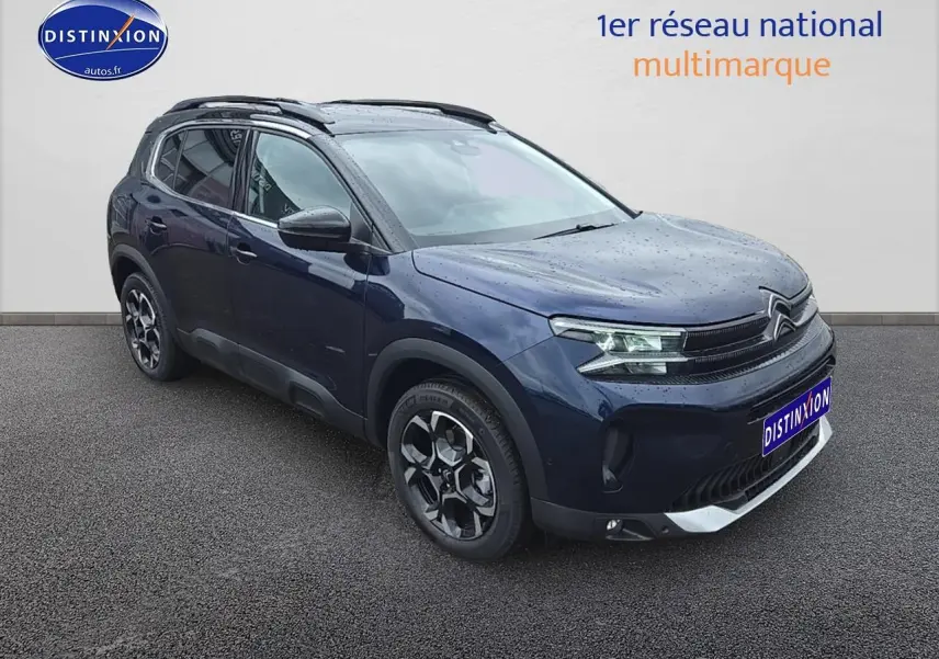 Citroën C5 Aircross bleu eclipse en 3/4 avant droit avec toit noir et jantes alu 18 pouces.