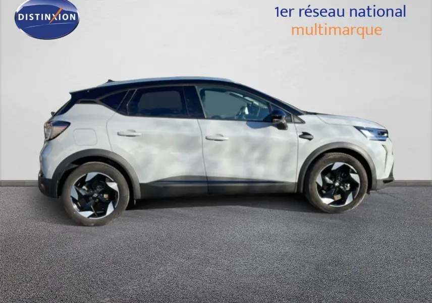 Profil droit d'un Renault Captur gris Rafale métal avec toit noir, mettant en valeur ses jantes noires et design compact.