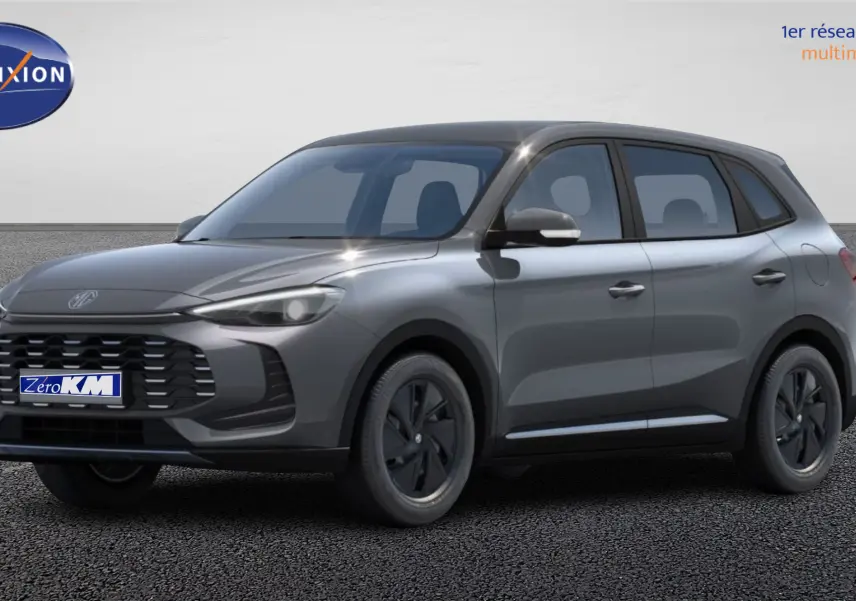 Vue 3/4 avant droite du MG ZS 2025 gris Hampstead avec calandre noire et jantes acier 16 pouces.