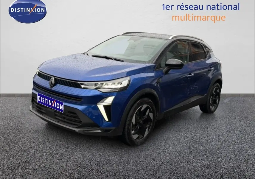 Renault Captur 2025 bleu Iron Metal avec toit noir, vue 3/4 avant droit mettant en valeur ses optiques LED et jantes noires.