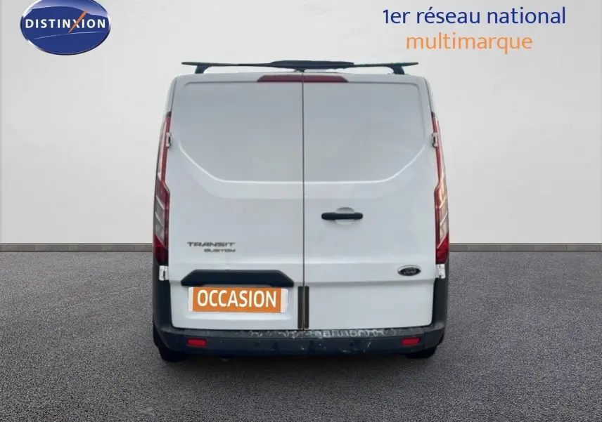 Vue arrière d'un fourgon Ford Transit Custom blanc de 2016 avec portes battantes et plaque "OCCASION".