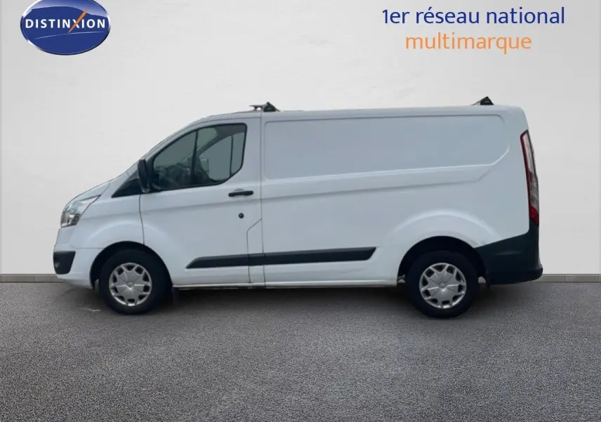 Fourgon blanc Ford Transit Custom L1H1 2016 vu de profil côté gauche sur fond neutre.
