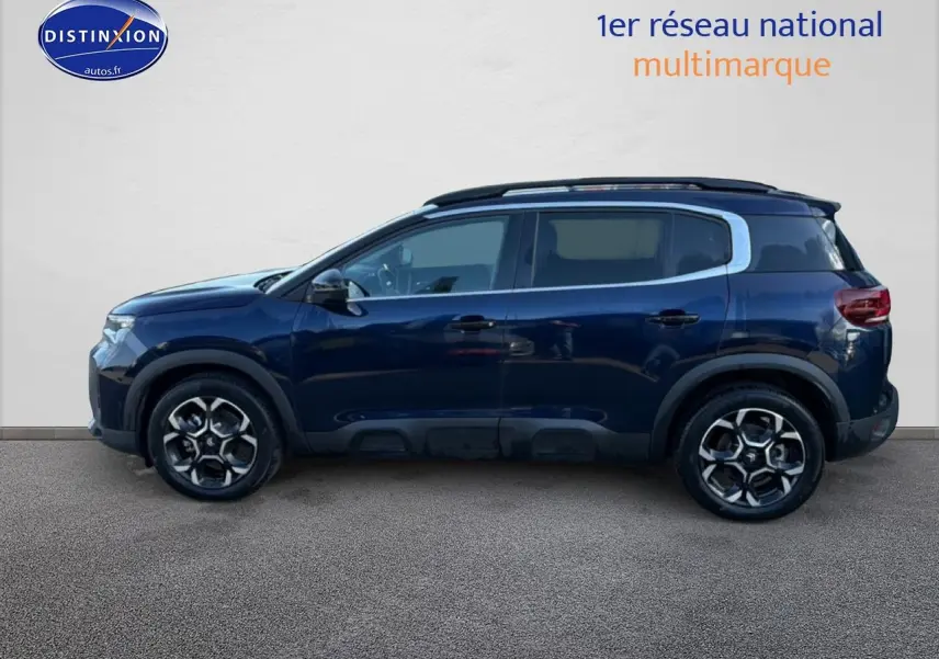 Profil côté gauche du Citroën C5 Aircross bleu eclipse 2025 avec jantes alu et toit noir contrasté.
