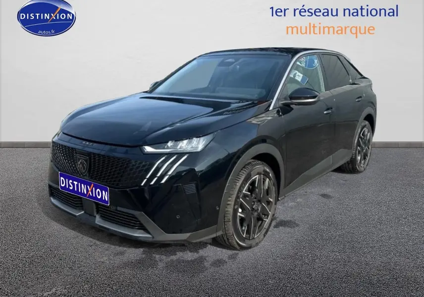 Peugeot 3008 noir perla nera vue 3/4 avant droit avec jantes alu et phares LED distinctifs.