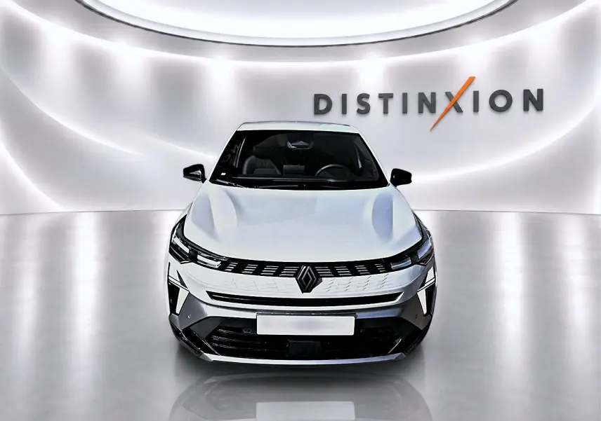 Renault Symbioz gris rafale, vue de face dans un showroom lumineux avec logo Distinxion en arrière-plan.
