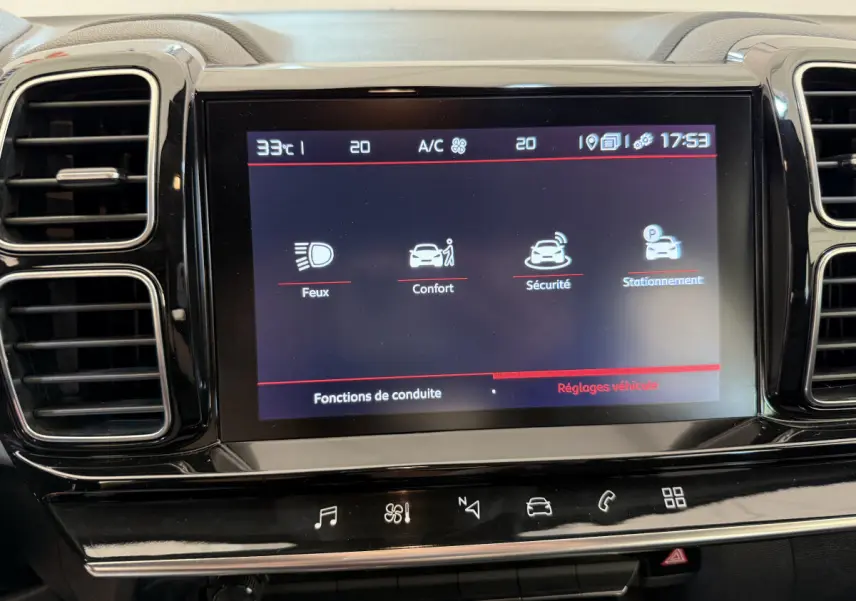 Écran tactile central du tableau de bord du Citroën C5 Aircross 2020, affichant les réglages de conduite.