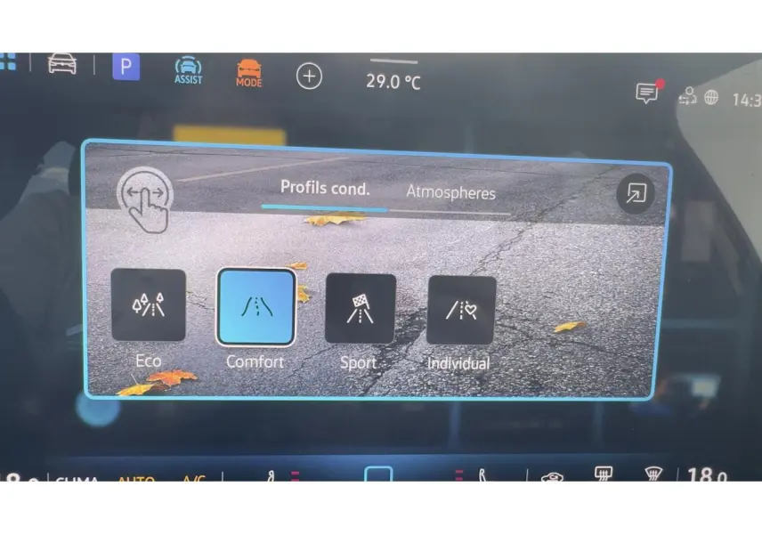 Écran tactile intérieur du Volkswagen T-Roc 2026 affichant les modes de conduite avec sélection sur "Comfort".