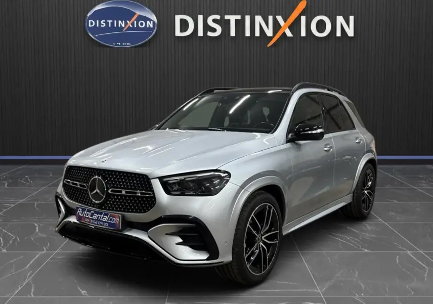 Mercedes GLE 400 E Hybride argent High-tech, vue 3/4 avant droit, calandre AMG et jantes noires distinctives.