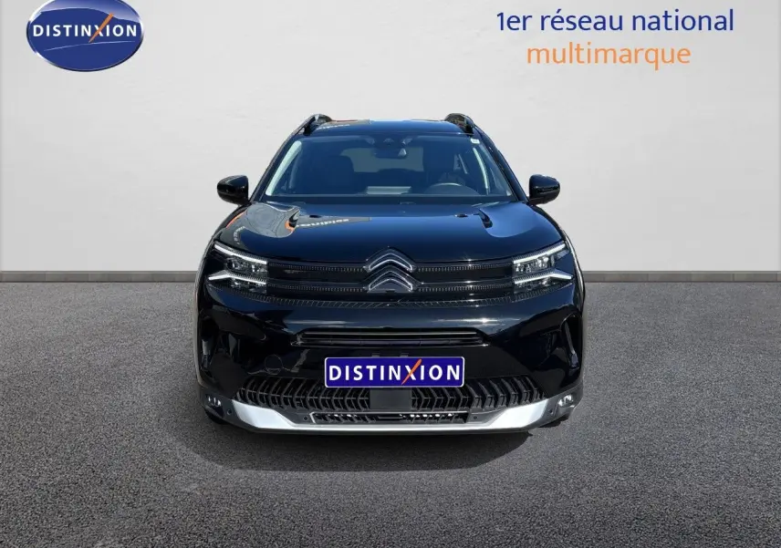 Vue avant du Citroën C5 Aircross 2025 noir Perla Nera métallisé avec calandre distinctive et logo double chevron.
