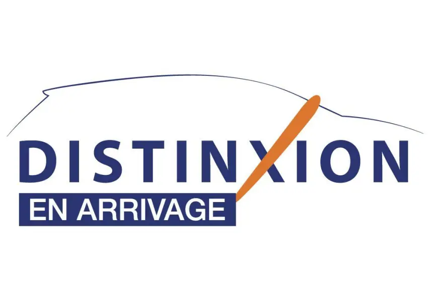 Logo Distinxion avec silhouette de voiture stylisée et texte "En arrivage" sur fond blanc.
