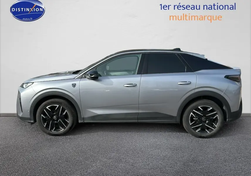 Profil droit du Peugeot 3008 gris Artense avec jantes noires et toit noir contrasté sur fond neutre.