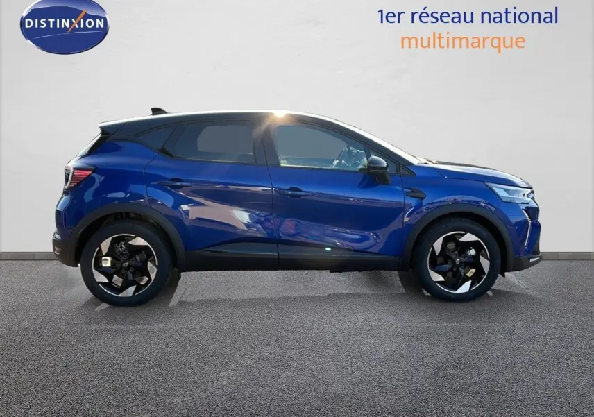 Profil droit du Renault Captur E-Tech hybride 2025 en bleu Iron Metal avec toit noir et jantes noires distinctives.