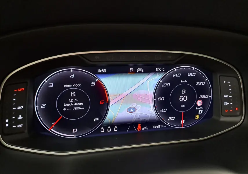 Tableau de bord numérique du SEAT Ateca 2.0 TDI 150 DSG7 Copa affichant compte-tours, vitesse et navigation.