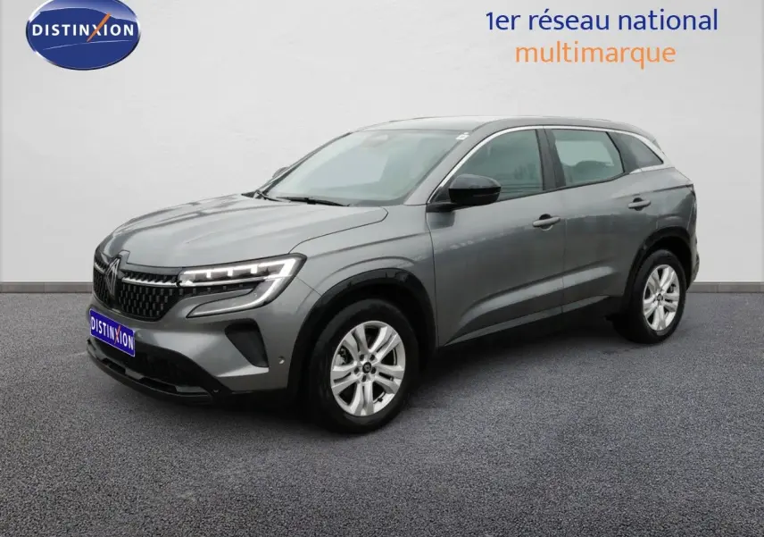 Renault Austral gris schiste métal en 3/4 avant droit, SUV hybride avec jantes alliage et feux LED distinctifs.