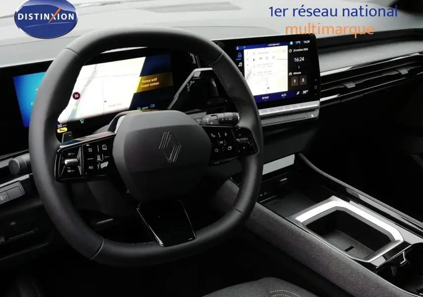 Vue intérieure du tableau de bord du Renault Austral gris schiste, avec volant multifonction et écran tactile central.