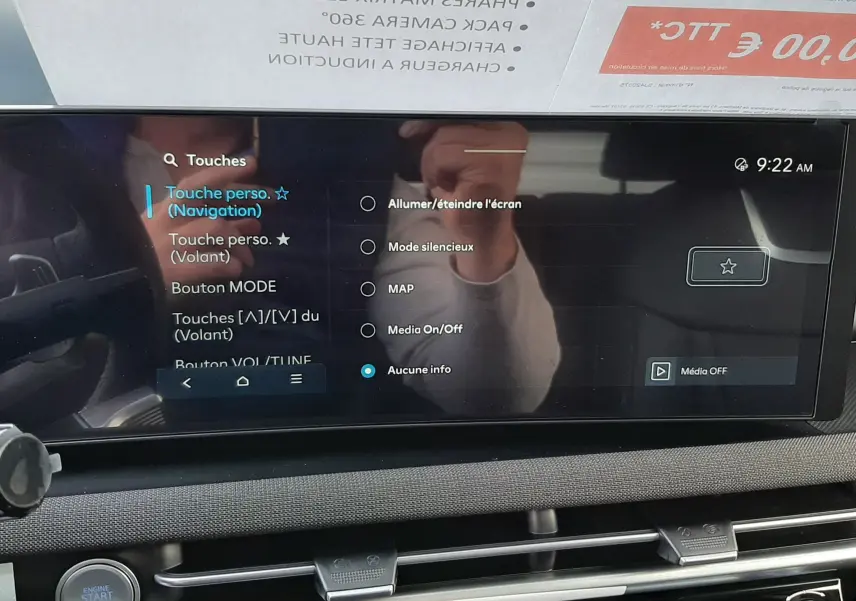 Écran tactile central du Hyundai Tucson 2025 affichant les options de personnalisation des touches, intérieur noir.