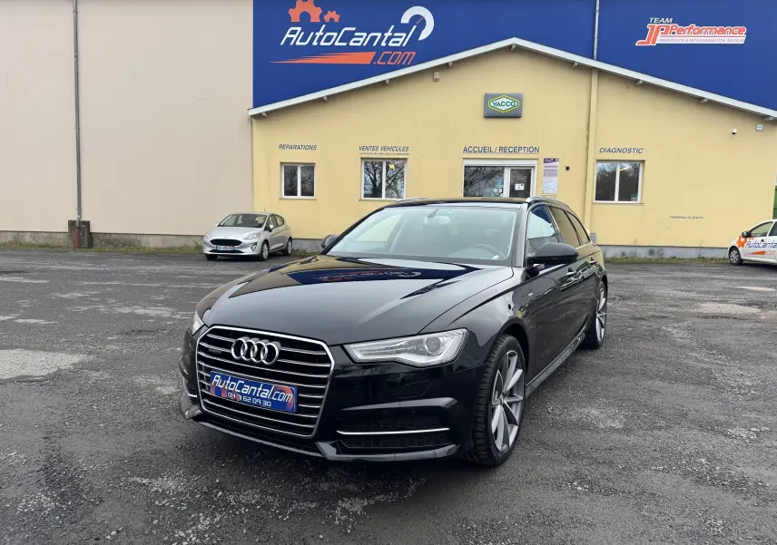 Audi A6 Avant noire vue en 3/4 avant droit, avec calandre chromée et jantes alliage 19 pouces visibles.