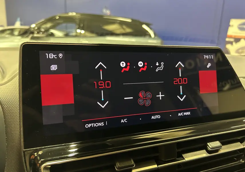 Écran tactile intérieur du Citroën C5 Aircross 2023 affichant la climatisation avec réglages de température à 19 et 20°C.