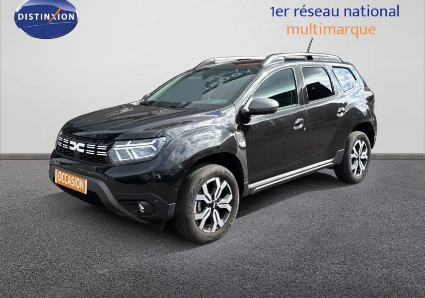 Dacia Duster Journey TCe 150 noir en 3/4 avant droit, avec jantes bi-ton et calandre distinctive LED.