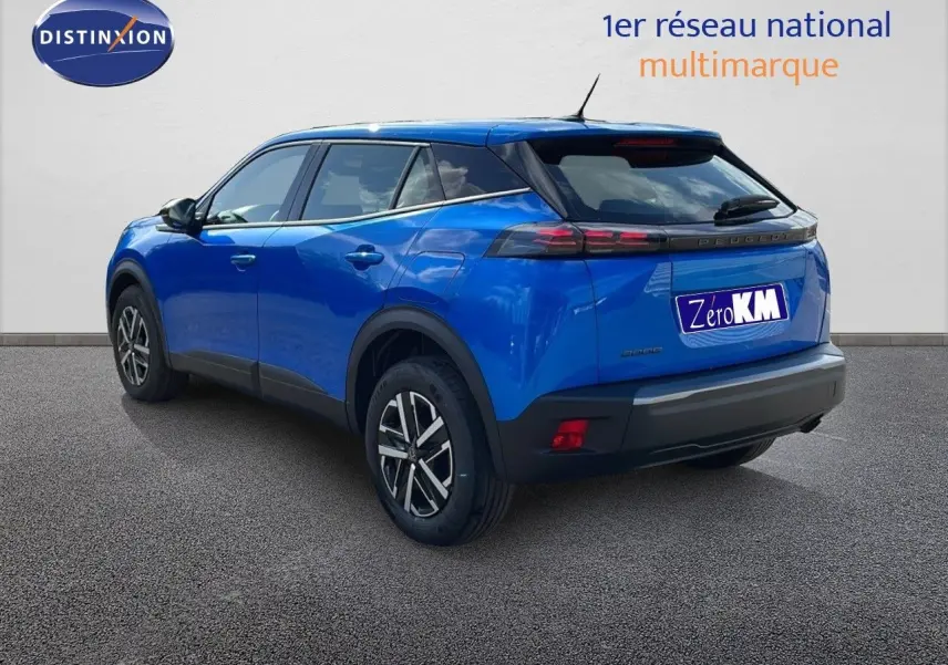 Peugeot 2008 bleu Vertigo métal en 3/4 arrière droit, soulignant ses feux LED et jantes alliage.