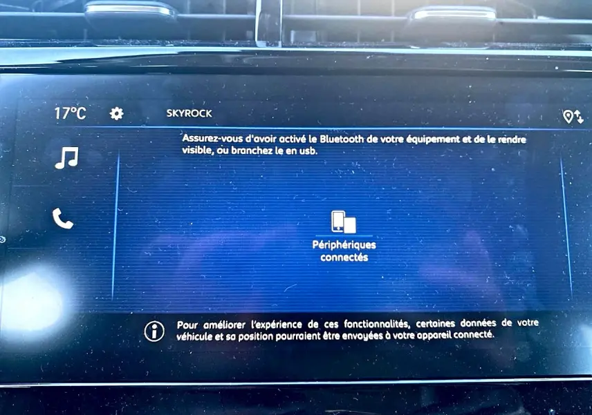Écran tactile intérieur de l’Opel Corsa 2025 affichant la connexion Bluetooth et les réglages multimédia.