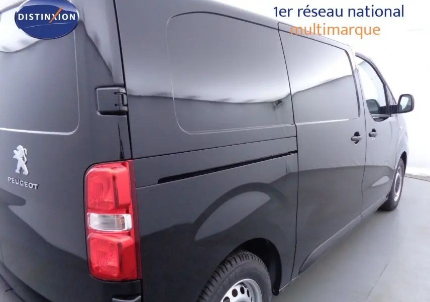 Vue latérale côté avant gauche du Peugeot Expert Fourgon noir métal, mettant en valeur la roue et l'aile avant.