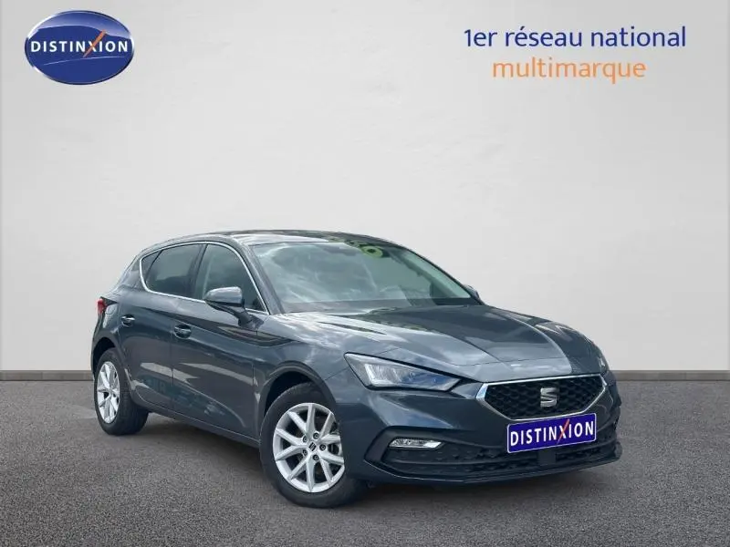 SEAT Leon 2.0 TDI 2025 noir minuit métallisé vue 3/4 avant avec jantes alu et calandre distinctive