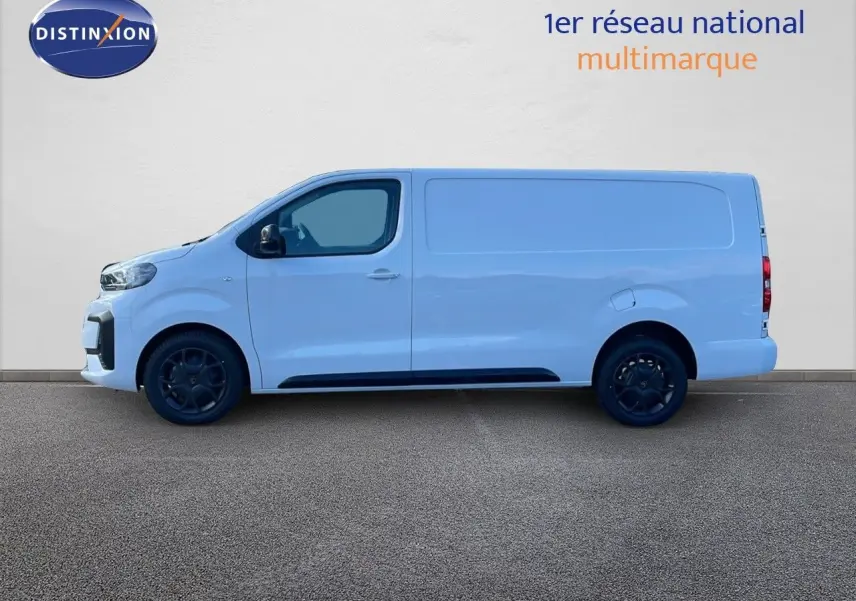 Fourgon Citroën Jumpy XL blanc Kaolin vu de profil côté gauche, avec jantes noires et carrosserie lisse.