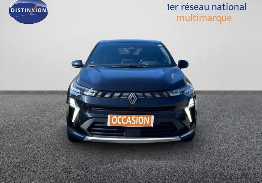 Vue avant d'une Renault Symbioz 1.6 E-Tech Full Hybrid noire étoile métal avec éclairage LED distinctif.