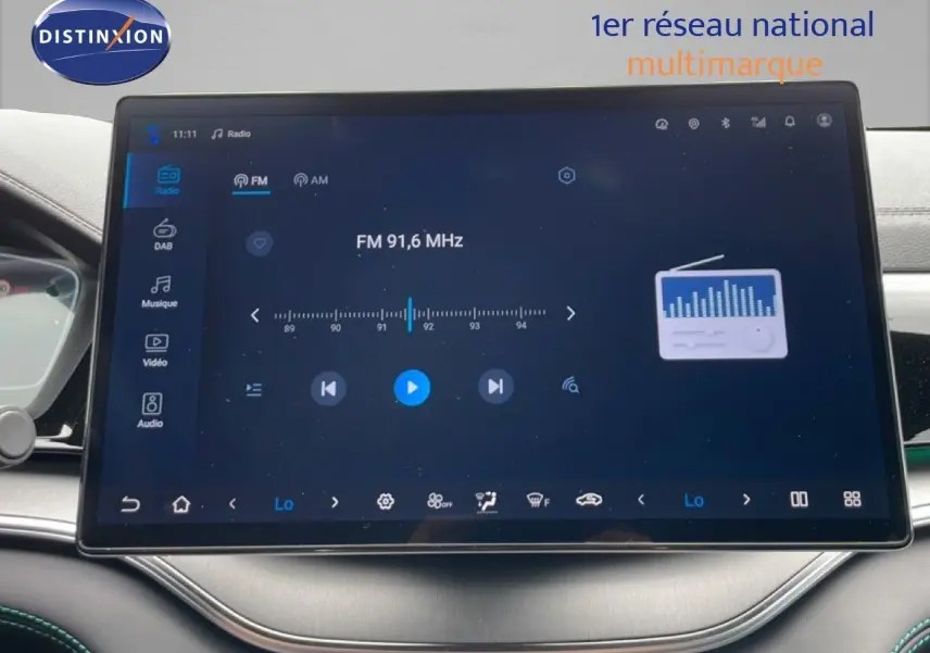 Écran tactile central du BYD SEAL U 2026 en TIME GREY METAL, affichant la radio FM à 91,6 MHz, vue intérieure frontale.