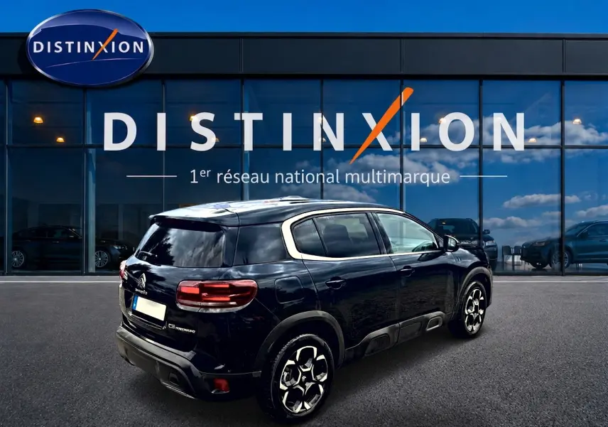 Citroën C5 Aircross hybride rechargeable noir, vue 3/4 arrière droit, jantes alu et vitres surteintées visibles.
