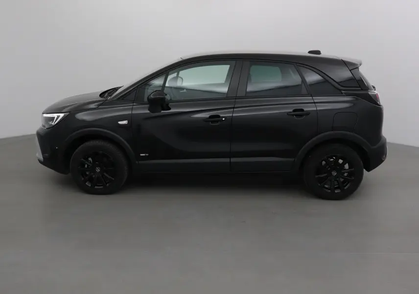 Opel Crossland noir vue de profil côté gauche, avec jantes noires et lignes épurées sur fond neutre.