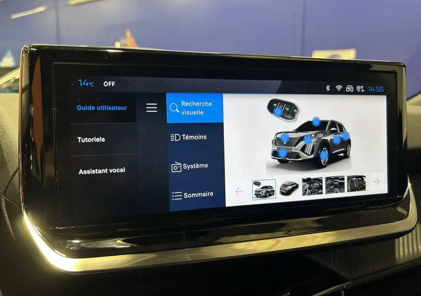 Écran tactile intérieur du Peugeot 2008 Hybrid 110, affichant le menu de recherche visuelle avec illustration du véhicule noir.