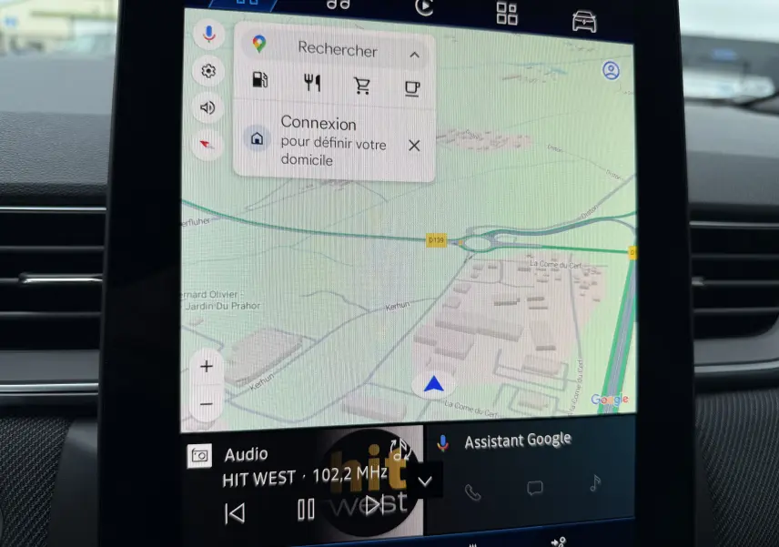 Écran tactile central du tableau de bord de la Renault Symbioz 2025 affichant les options d'accès et verrouillage.
