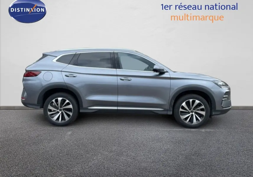 Vue latérale droite du SUV BYD SEAL U 2026 en gris métallisé avec jantes alliage et vitres teintées.