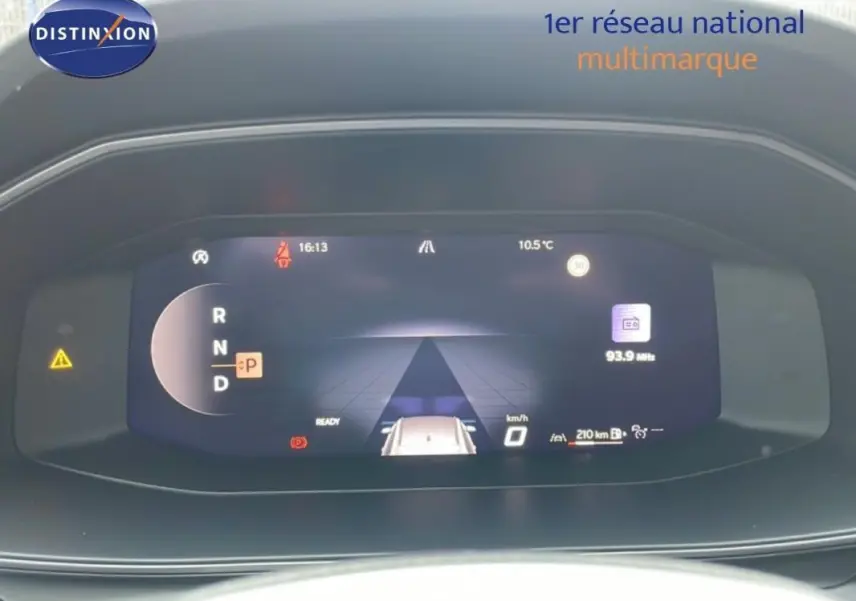 Affichage numérique du tableau de bord de la CUPRA Formentor gris, montrant la vitesse et la position de la boîte automatique.