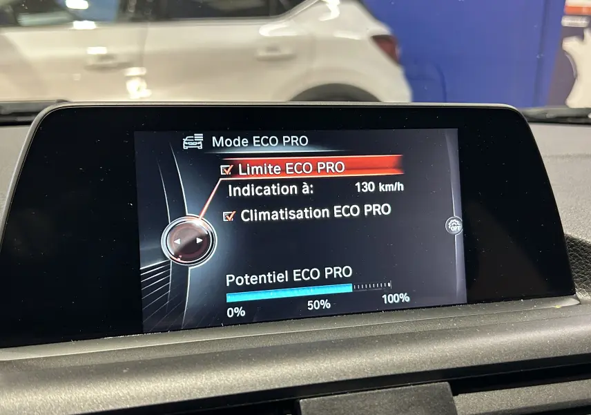 Écran central de BMW Série 1 116d Business 2015 montrant le mode ECO PRO avec limite à 130 km/h.