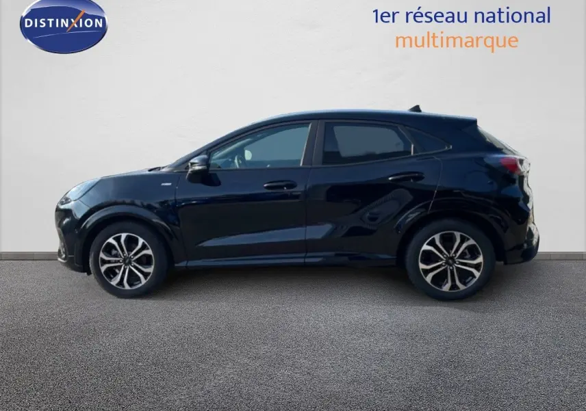 Ford Puma 1.0 EcoBoost MHEV 155ch noir agate métal, vue profil côté gauche sur fond neutre.