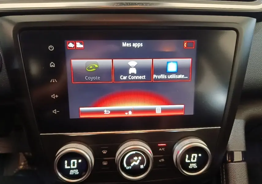 Écran tactile central et commandes climatisation du tableau de bord du Renault Kadjar Business gris foncé.