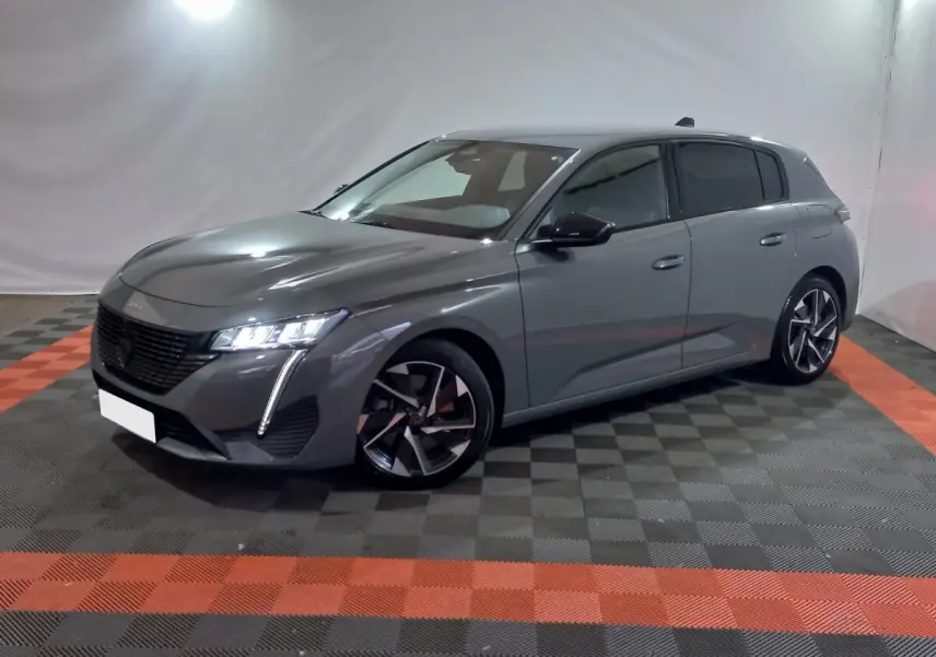 Peugeot 308 PHEV gris foncé vue 3/4 avant droit, avec feux LED et jantes alliage distinctives.