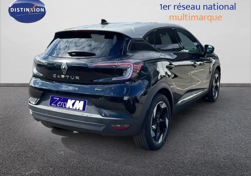 Vue 3/4 arrière droite d'un Renault Captur noir étoile métal avec toit gris, mettant en valeur ses feux LED distinctifs.