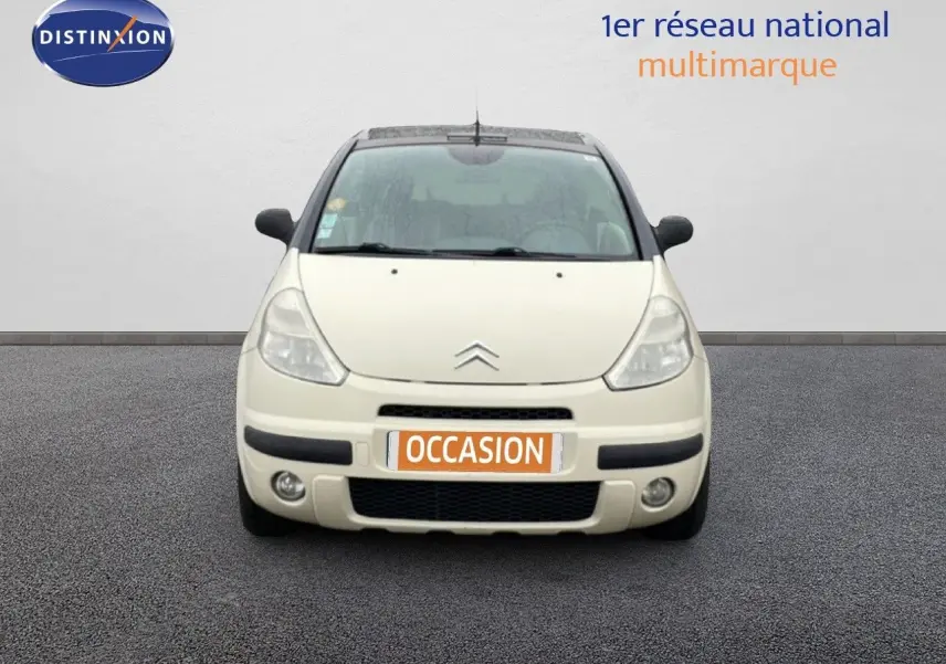 Citroën C3 Pluriel ivoire vue de face, avec pare-chocs noir et plaque d'immatriculation orange "OCCASION".