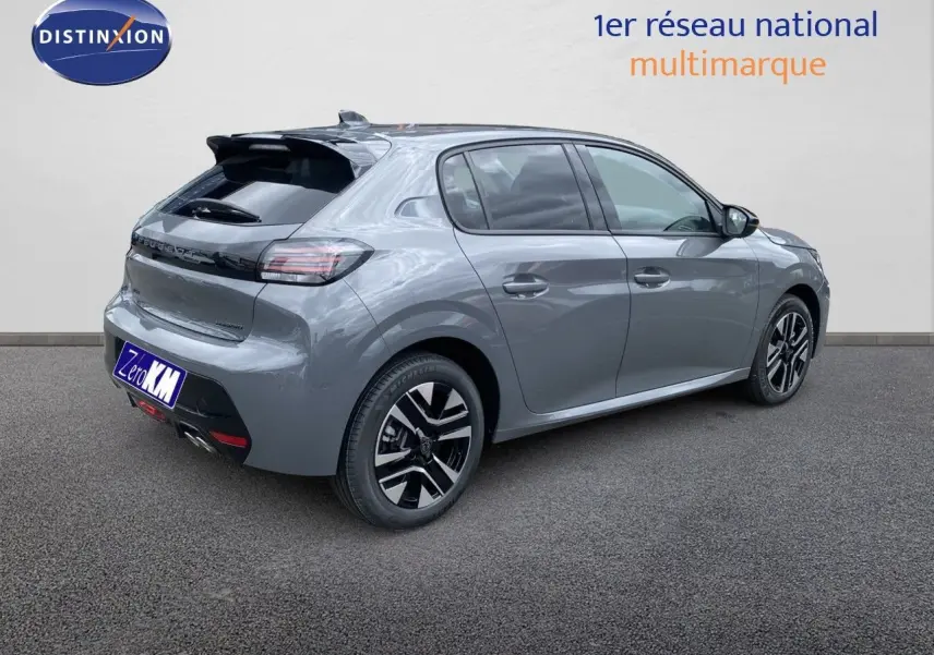Peugeot 208 Hybrid gris sélénium métal vue 3/4 arrière droit, jantes alliage et feux arrière LED distinctifs.