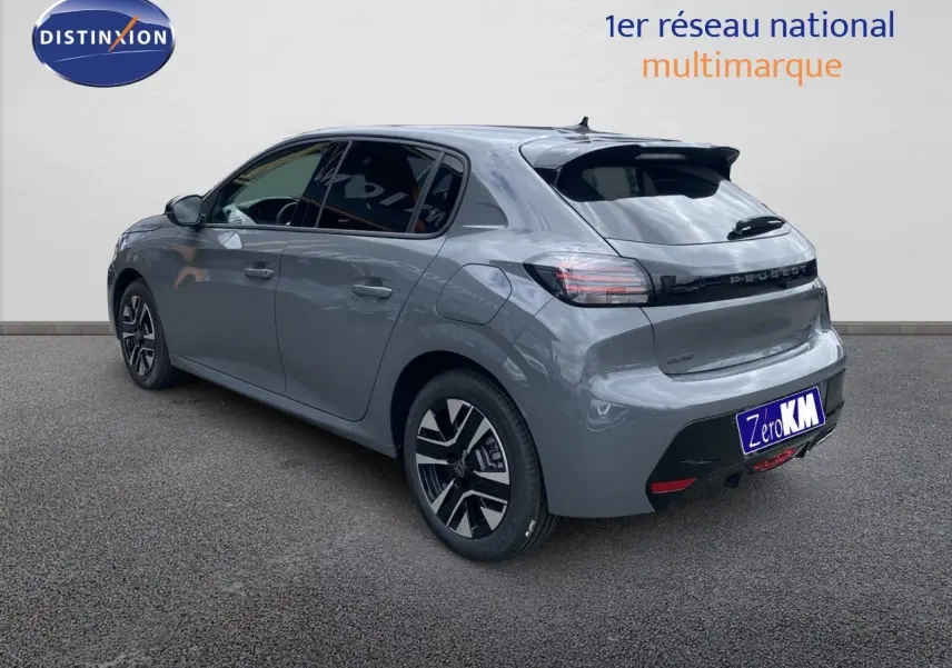 Vue 3/4 arrière droite d'une Peugeot 208 Hybrid 110ch gris selenium métal avec jantes alliage et vitres teintées.