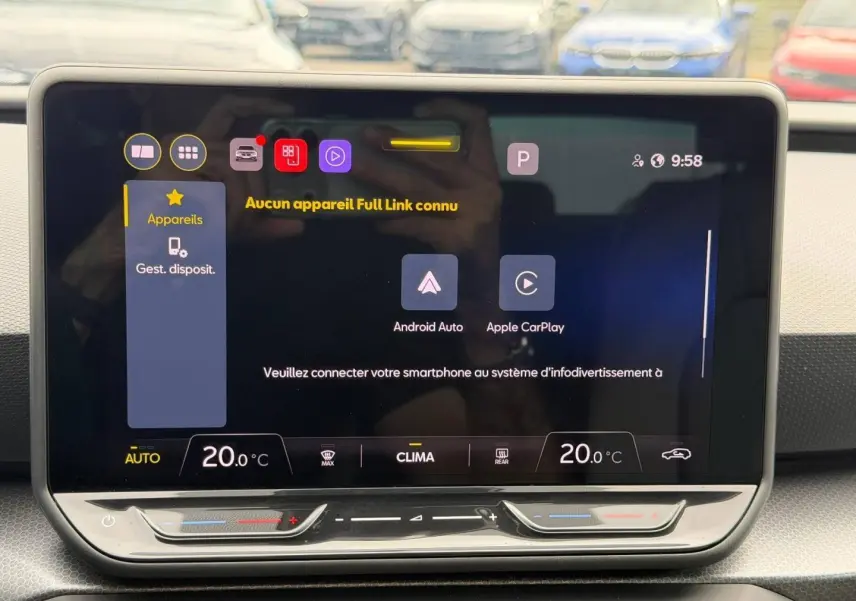 Écran tactile central de la SEAT LEON 2.0 TDI 115ch STYLE XL affichant les options Android Auto et Apple CarPlay.