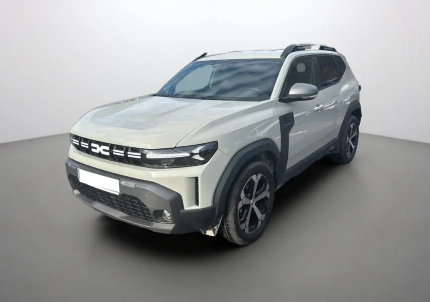SUV Dacia Duster TCE 130 4x2 Journey couleur Sandstone, vue 3/4 avant droit avec jantes alu 18 pouces.