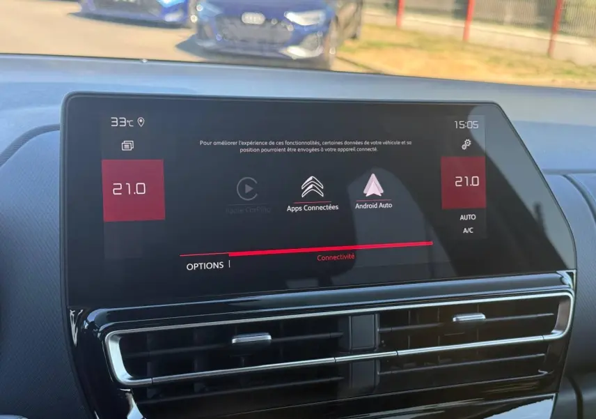 Écran tactile central du tableau de bord du Citroën C5 Aircross noir, affichant la connectivité Android Auto.